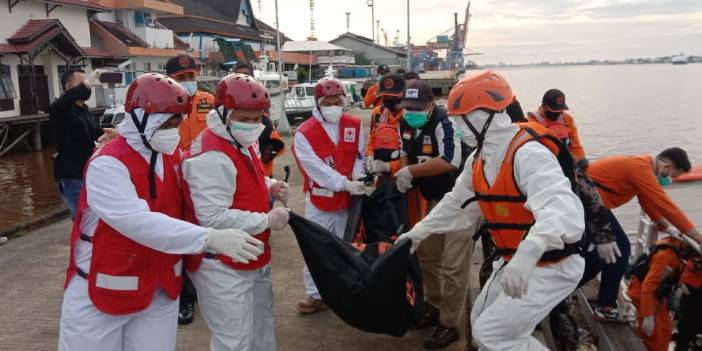 Endonezya'da balıkçı tekneleri alabora oldu: 9 ölü, 47 kayıp