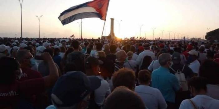 ABD'nin kampanyasına karşı 100 binden fazla Kübalı sokakta: Devrimi savunacağız