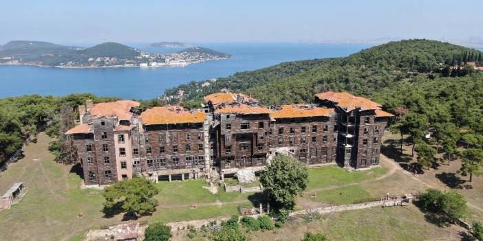 Rum Yetimhanesi'nde restorasyona doğru: En büyük ahşap binadan yıllar sonra çarpıcı görüntüler