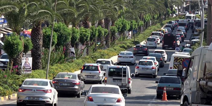 Marmaris ve Datça'ya akın devam ediyor: 36 saate 75 bin araç