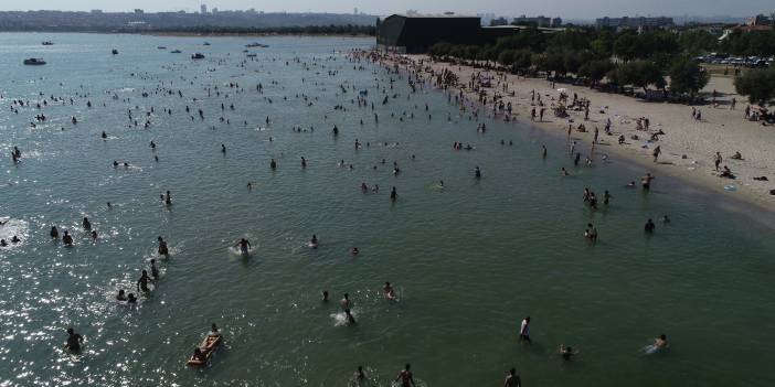 Menekşe Plajı doldu taştı