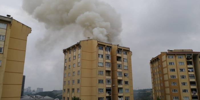 Başakşehir'de çatı katında yangın