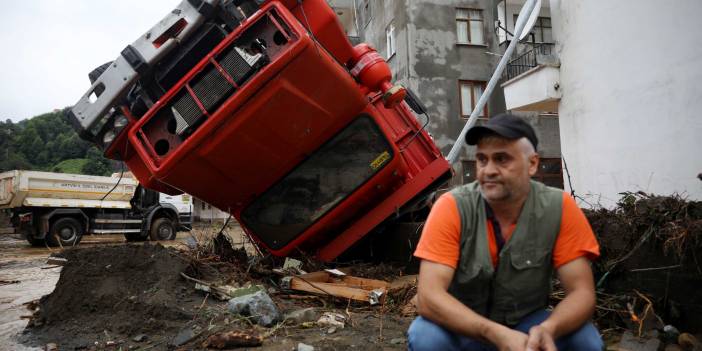 Artvin'de sel gitti, çamur kaldı; kayıp 1 kişi aranıyor