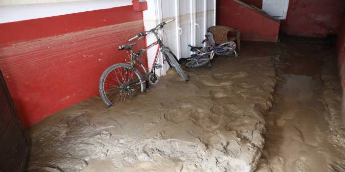 Artvin'de sel mağdurları CHP heyetine konuştu: Değişecek elbisemiz yok