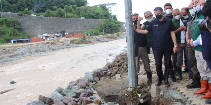 Bakan Pakdemirli sel bölgesinde: Vatandaşımız kendini korumanın, derelerden uzak durmanın yollarını arayacak
