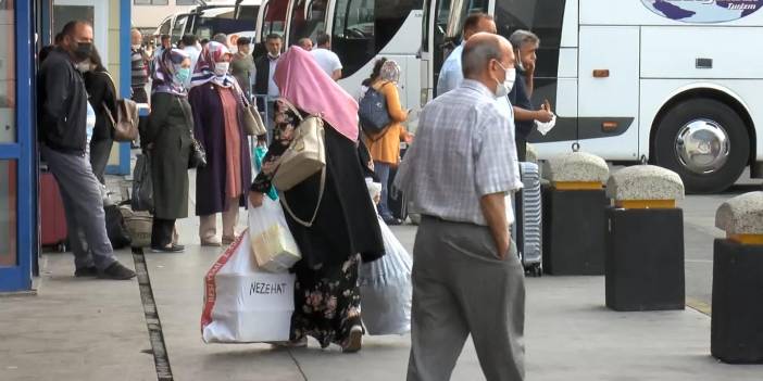Bayram dönüşü otogarda yoğunluk