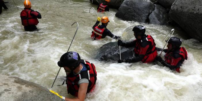 Rize ve Artvin’deki sel felaketinde kaybolan 3 kişi aranıyor