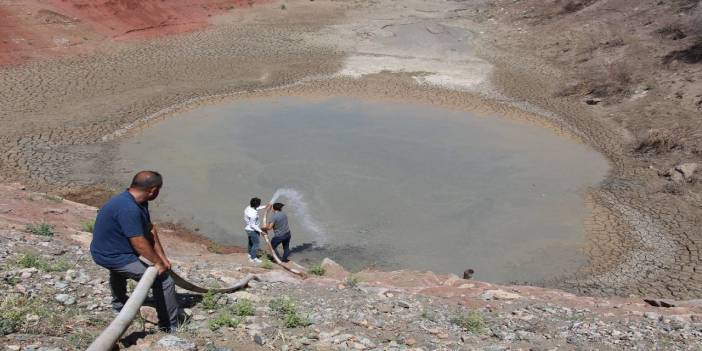 Balık ölümleri yaşanan gölete su takviyesi