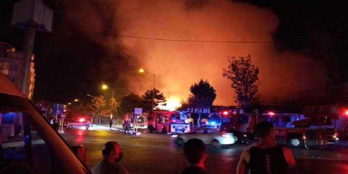 Başakşehir'de balık restoranı alev aldı: Sebebi bilinmiyor