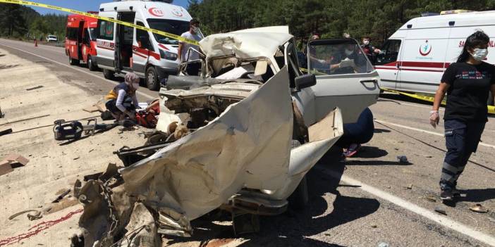 Düğün yolunda kaza: Aynı aileden 5 ölü, 1 yaralı