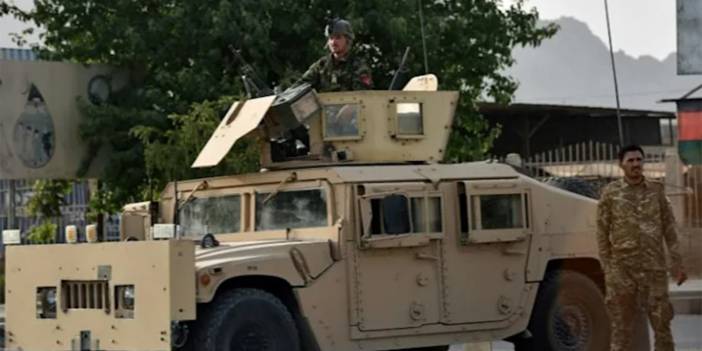 Taliban'dan havalimanına roket saldırısı: Uçuşlar durduruldu