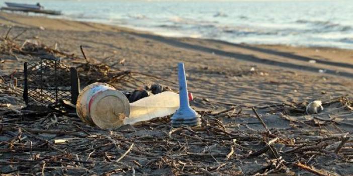 Samsun’da doğal kum plajı çöplüğe döndü
