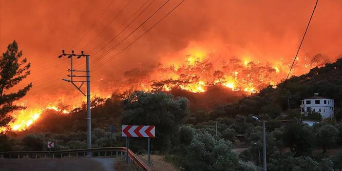 Yangının ardından Hanay Sitesi ve çevresi bu hale geldi