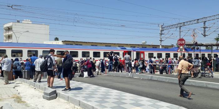 Tren ters makasa girdi; yolcular tahliye edildi