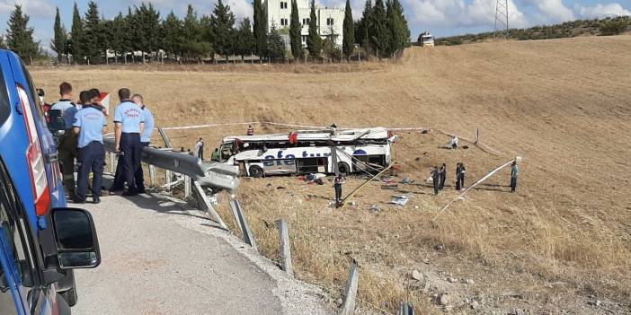 Balıkesir'de yolcu otobüsü devrildi: 15 kişi hayatını kaybetti