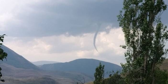 Ardahan'da nehre uzanan hortum görüntülendi