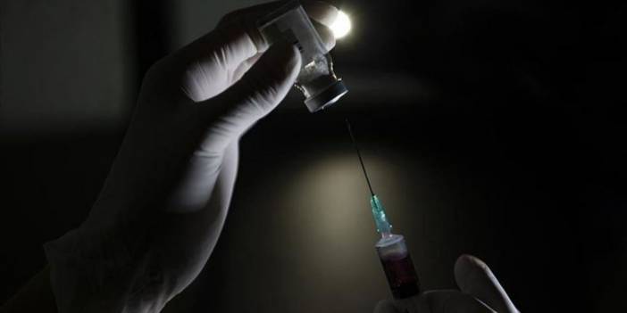 Yakınları için sahte aşı kartı çıkaran hemşire tutuklandı