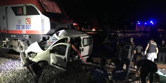 Uşak'ta hemzemin geçitte kaza: 2 ölü