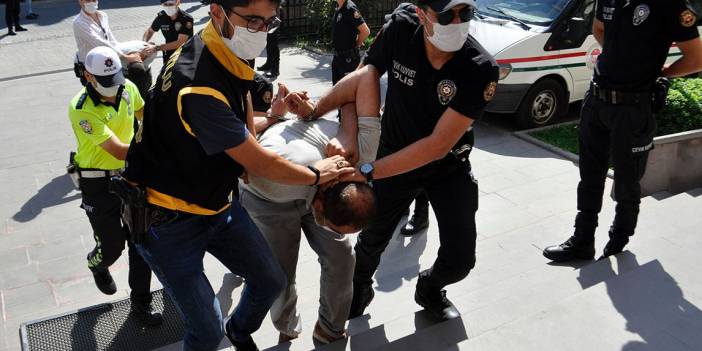 Manisa'da polisin bıçaklandığı 'halı silkeleme' kavgasında 6 kişi tutuklandı