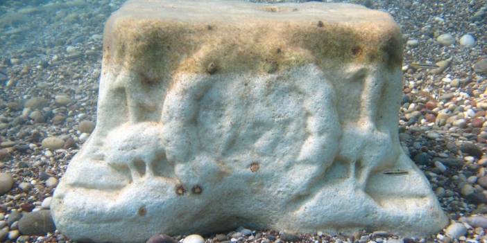 Deniz dibinde Roma dönemine ait sütun başı buldu