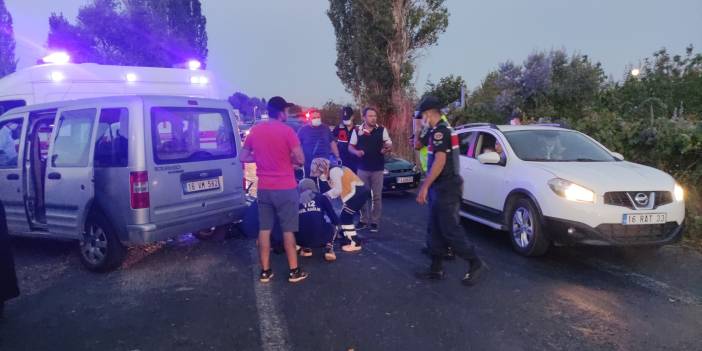 Bursa'da düğüne gidenler motosikletle çarpıştı: 1 ölü 2 yaralı