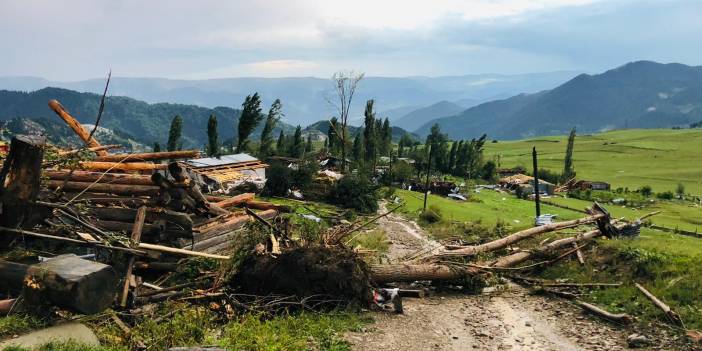 Şavşat’ta hortum ve fırtınanın hasarı gün ağarınca ortaya çıktı