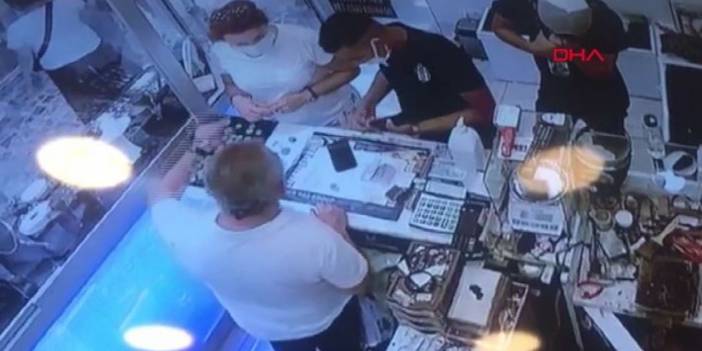 Yüzük alma bahanesiyle oyalayıp telefonunu çaldılar