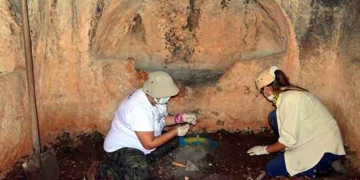 Roma dönemine ait 1800 yıllık mezarlar gün yüzüne çıkarılıyor