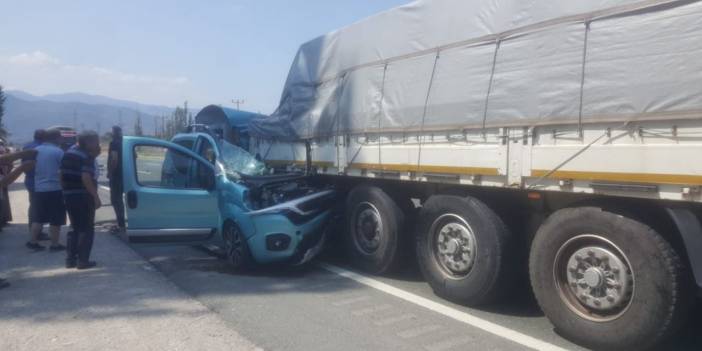 TIR'a arkadan çarpan otomobilin sürücüsü yaşamını yitirdi