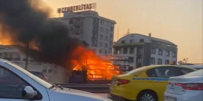 Esenyurt'ta kamyonet yandı