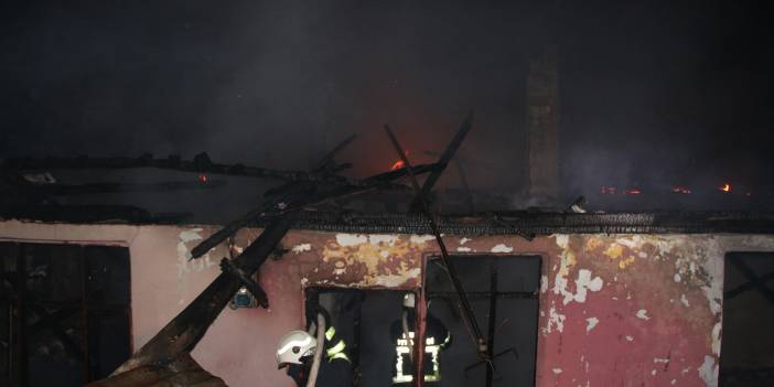 Uyurken çıkan yangından son anda kurtuldu