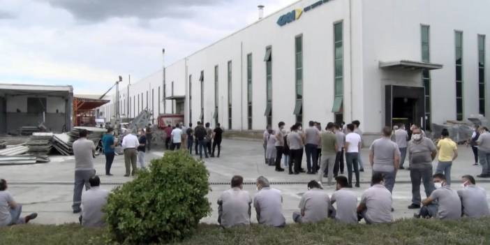Bakırköy'de fabrika yandı, çalışanlar kendilerini dışarı attı