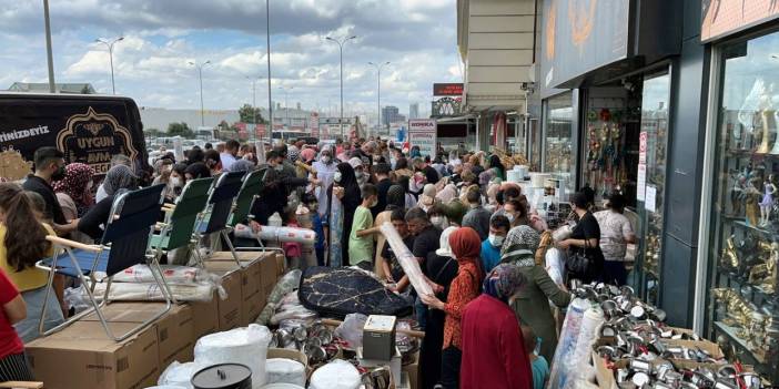 Avcılar’da 50 TL'lik halı izdihamı: Birbirlerini ezdiler