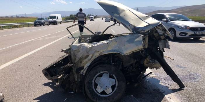 Otomobil ikiye bölündü: 5 yaralı