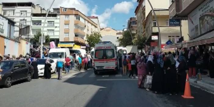 Sultangazi'de servis aracı öğrenci ve velilere çarptı: 2'si çocuk 4 yaralı