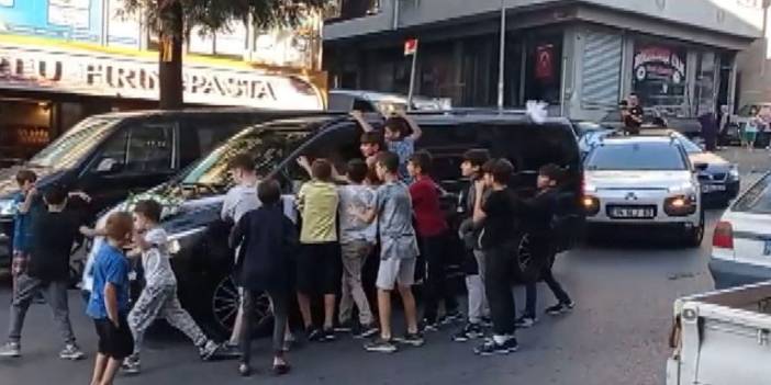 Gelin arabasından bahşiş almak için canlarını hiçe saydılar