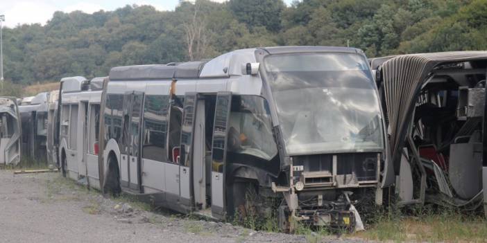 65 milyon euroluk hurdalık: Meşhur metrobüsler çürümeye terk edilmiş