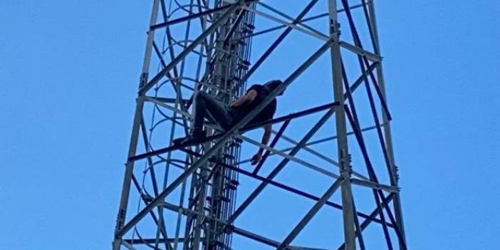 Alkollü vatandaş çıktığı direkte uyuya kaldı