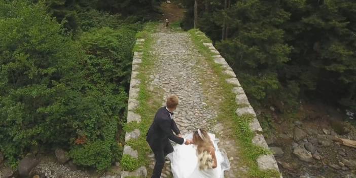 Fotoğraf çekiminde gelin ve damadı köpek kovaladı