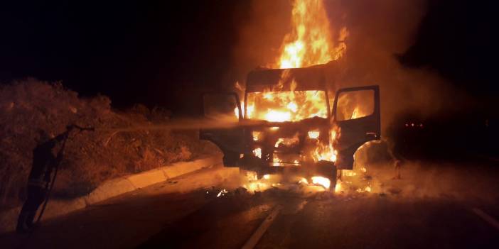 TIR birden bire alevler içinde kaldı