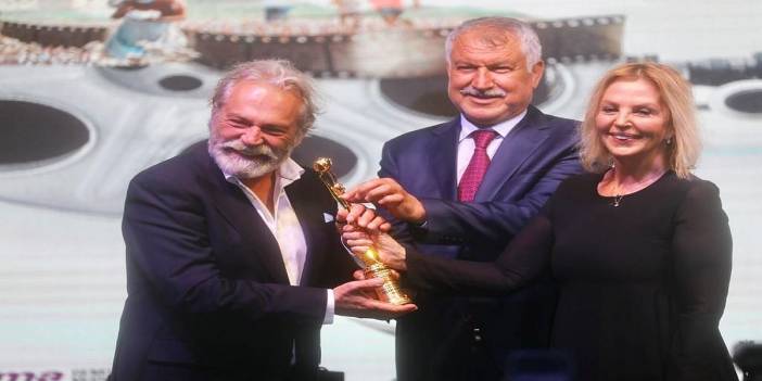 Haluk Bilginer: Eğri zamanlarda dik duranlara selam olsun