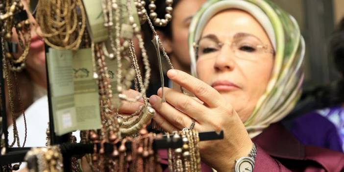 İYİ Partili Erozan: Emine Erdoğan'ın kol saati 30 bin eurodan başlıyor