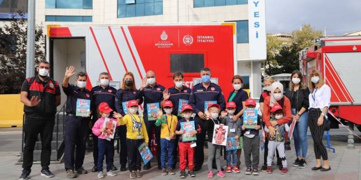 İstanbul İtfaiyesi’nden Kartallı minik öğrencilere yangın eğitimi