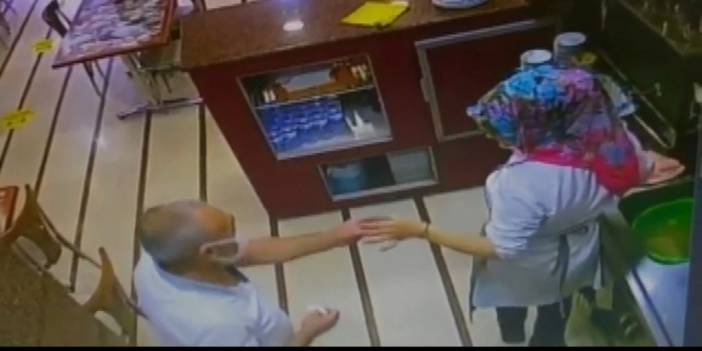 Çay verdiği müşteri telefon ve kredi kartlarını çaldı
