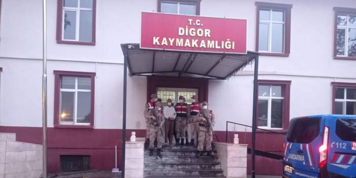 'Din görevlisi' diye kendilerini tanıtıp, altın ve para istemişler
