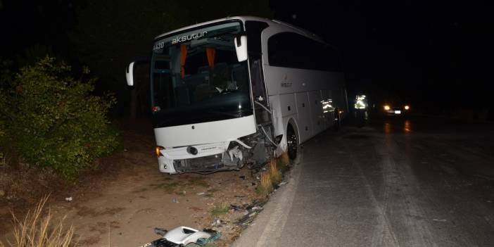 Antalya'da tur otobüsü kaza yaptı: 2 yaralı