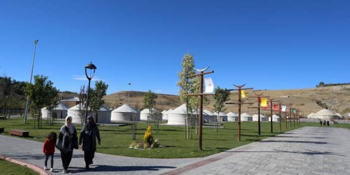 Öğrenciler yurt arıyor, devlet han otağı kuruyor