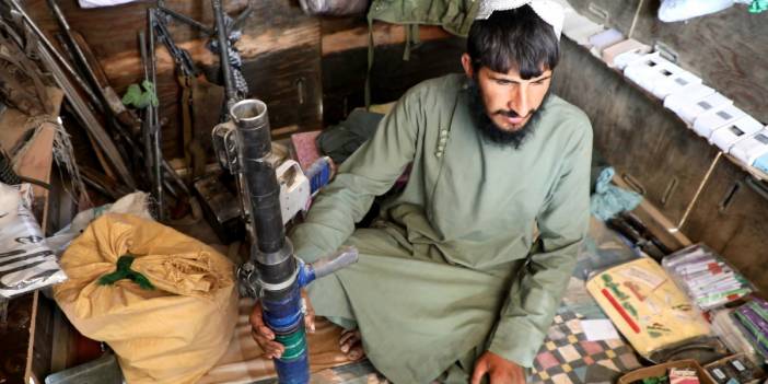 Taliban'ın kalesinde silah dükkanları kapanıyor