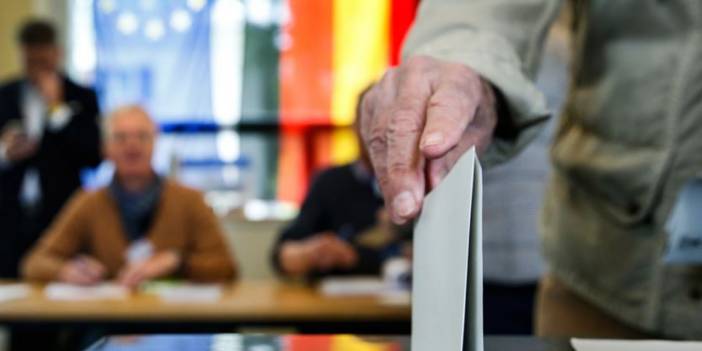 Almanya: Merkel yıl sonuna kadar görevde kalabilir