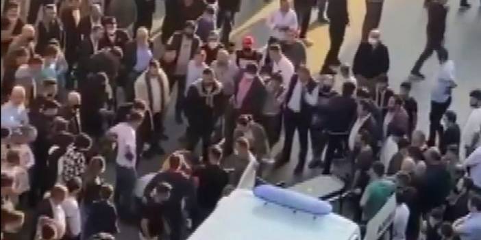 Annesinin elini bırakıp yola fırlayan çocuğa otomobil çarptı